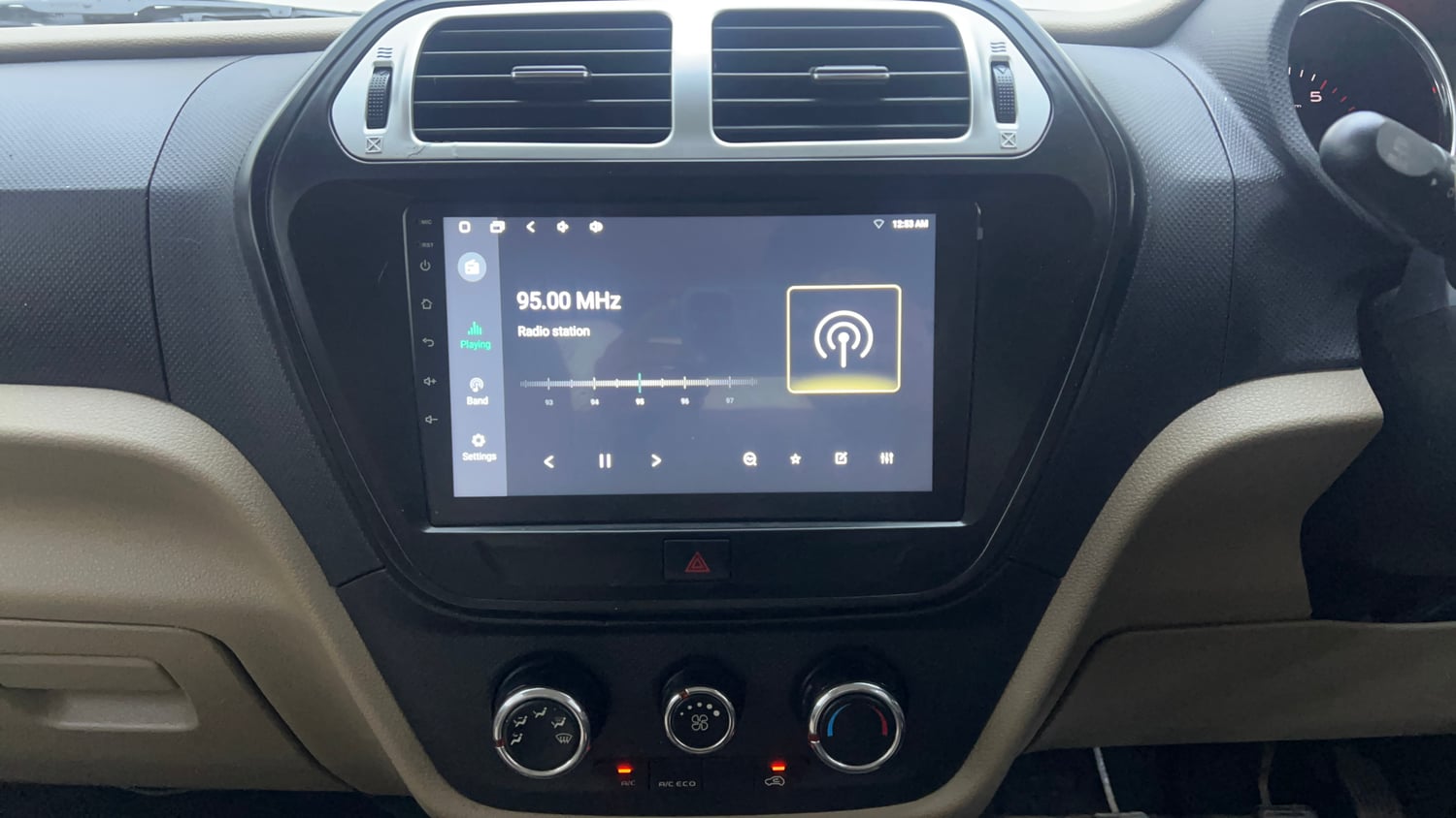 Used 2017 Mahindra TUV300 T8 mHAWK100 Diesel Manual interior MUSIC SYSTEM & AC CONTROL VIEW
