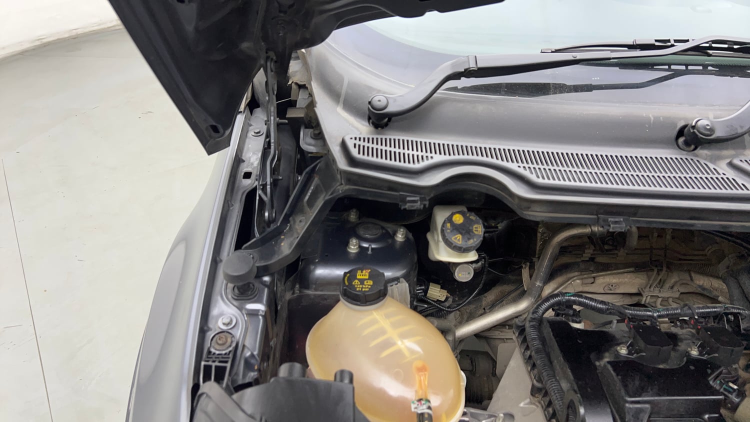 Used 2018 Ford EcoSport Titanium + 1.5L Ti-VCT AT Petrol Automatic engine ENGINE RIGHT SIDE HINGE & APRON VIEW