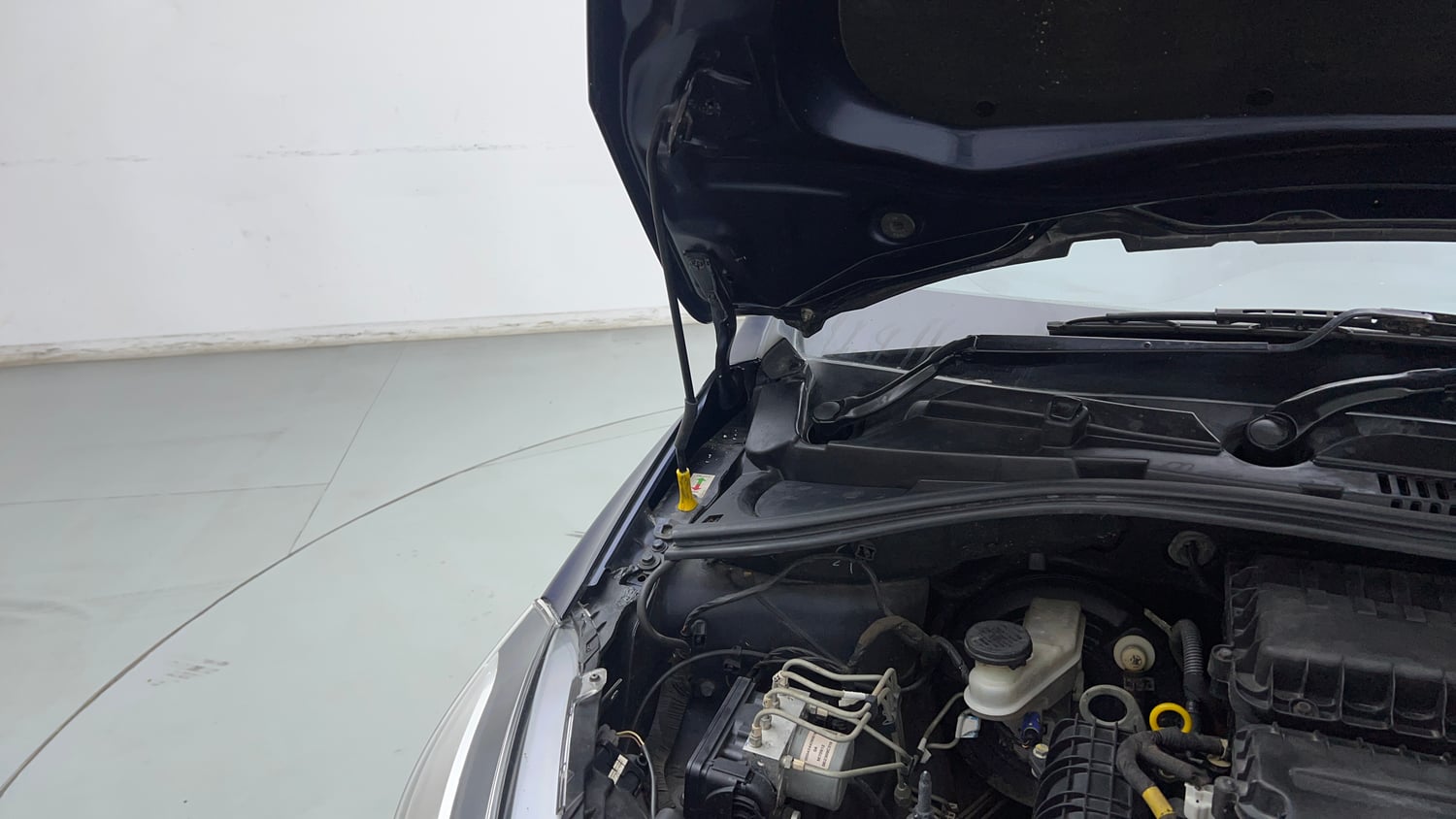 Used 2023 Tata Tigor XZA Plus Petrol Automatic engine ENGINE RIGHT SIDE HINGE & APRON VIEW