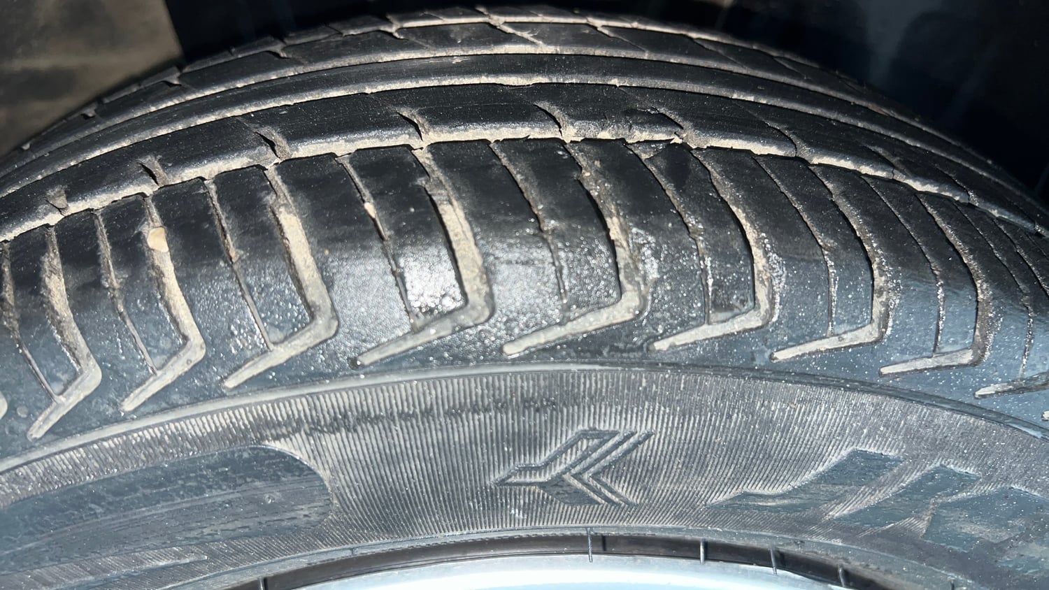Used 2018 Renault Kwid 1.0 RXL CNG (Outside Fitted) Cng Manual tyres RIGHT FRONT TYRE TREAD VIEW