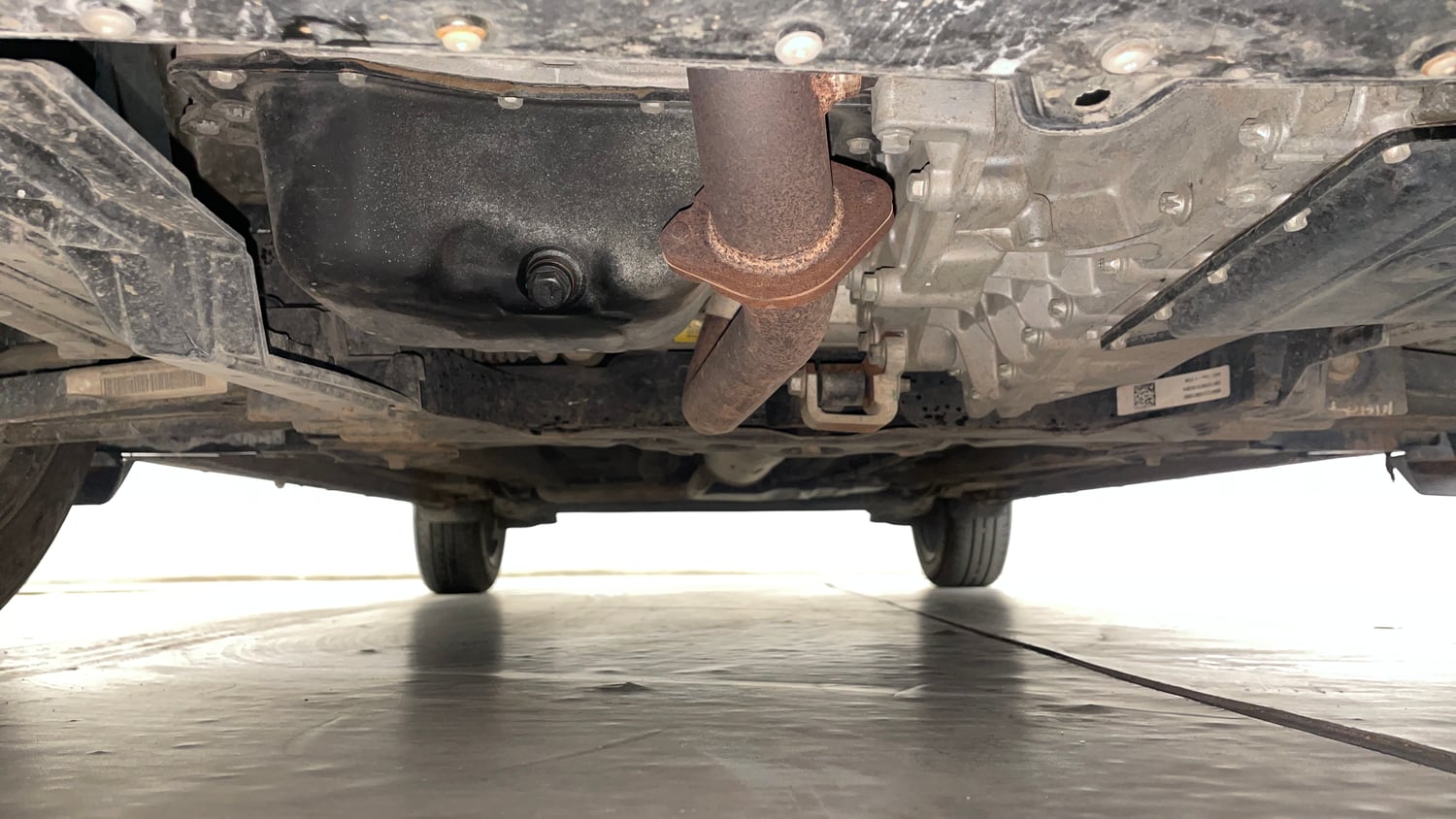 Used 2023 Tata Altroz XZA Plus (S) Dark Edition Petrol Automatic extra FRONT LEFT UNDERBODY VIEW