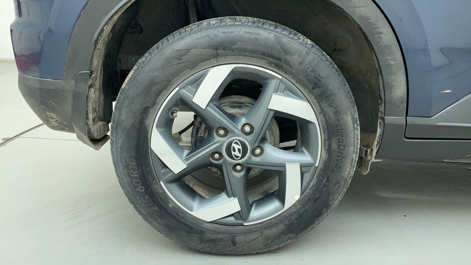 Used 2019 Hyundai Venue SX Plus 1.0 Turbo DCT Petrol Automatic tyres RIGHT REAR TYRE RIM VIEW