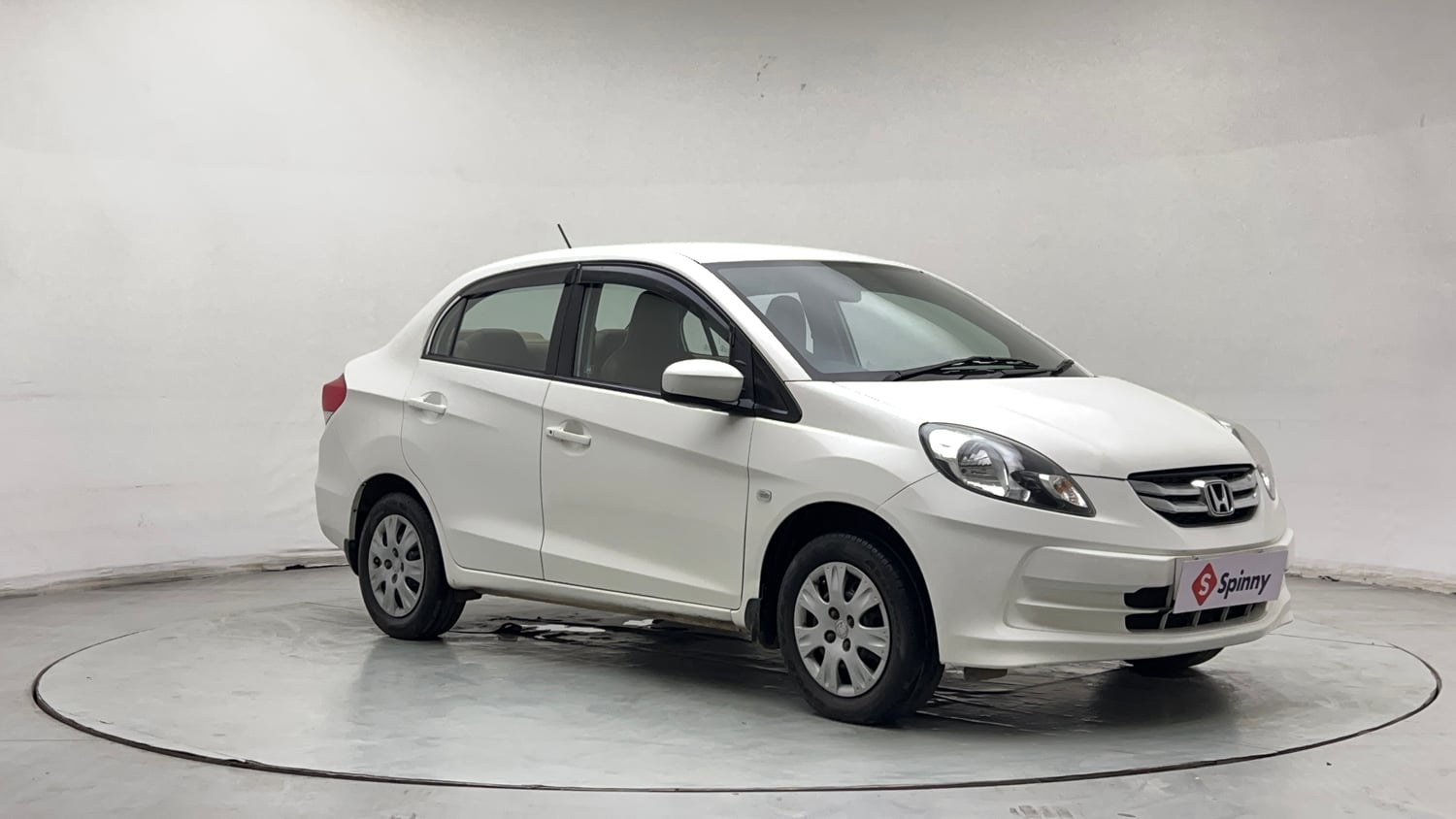 Used 2014 Honda Amaze 1.2 S i-VTEC Petrol Manual exterior RIGHT FRONT CORNER VIEW