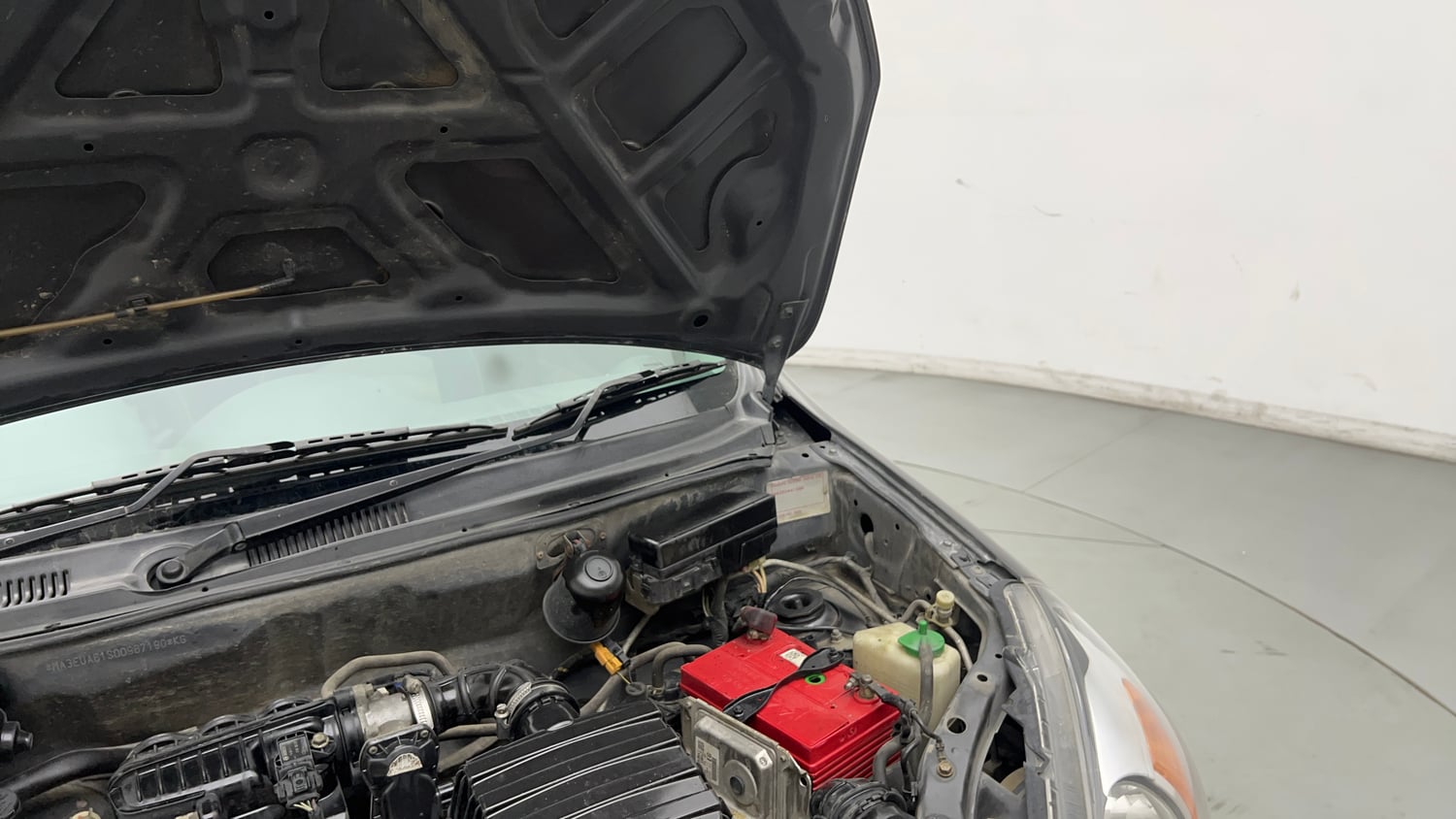 Used 2016 Maruti Suzuki Alto 800 LXi Petrol Manual engine ENGINE LEFT SIDE HINGE & APRON VIEW
