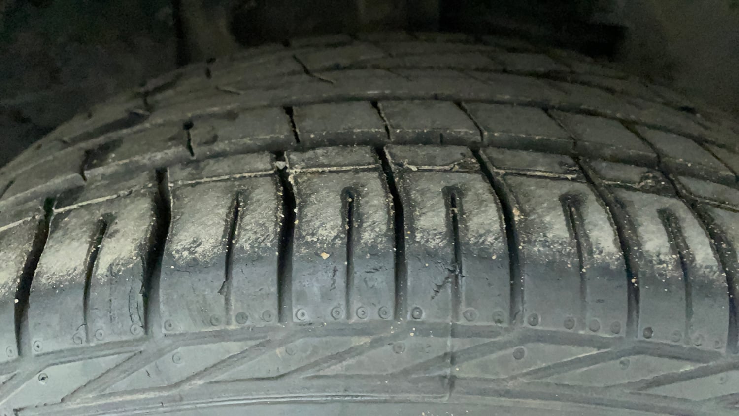 Used 2023 Tata Nexon XZA Plus LUXS Red Dark Edition Petrol Automatic tyres RIGHT FRONT TYRE TREAD VIEW
