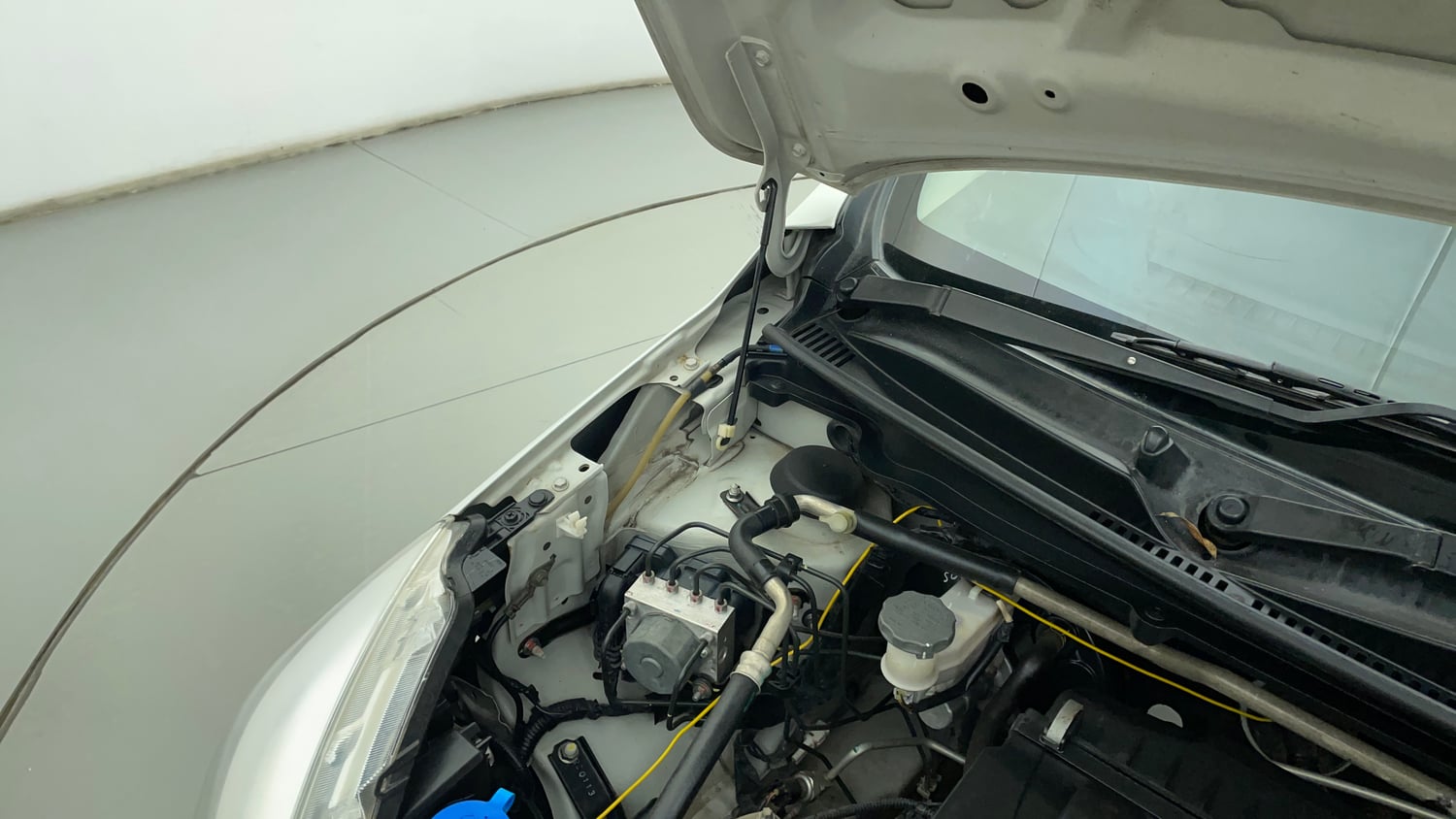 Used 2021 Maruti Suzuki Celerio VXi Petrol Manual engine ENGINE RIGHT SIDE HINGE & APRON VIEW