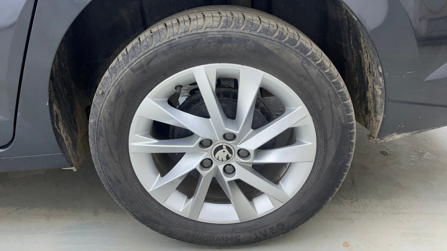 Used 2023 Skoda Slavia Ambition 1.0L TSI MT Petrol Manual tyres LEFT REAR TYRE RIM VIEW