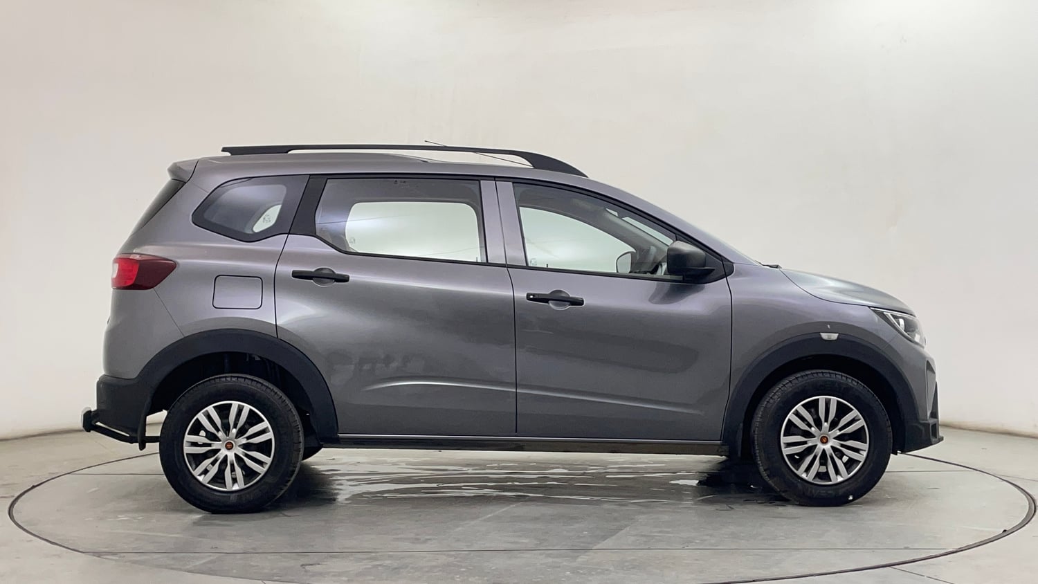 Used 2026 Renault Triber Evolution Petrol Manual exterior RIGHT SIDE VIEW