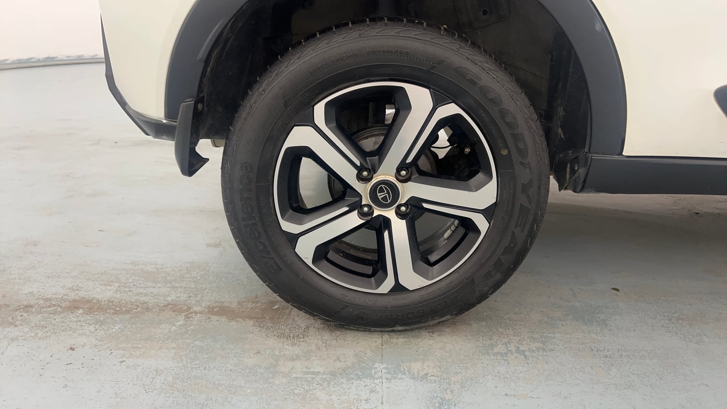 Used 2021 Tata Nexon XZ Plus Petrol Manual tyres RIGHT REAR TYRE RIM VIEW