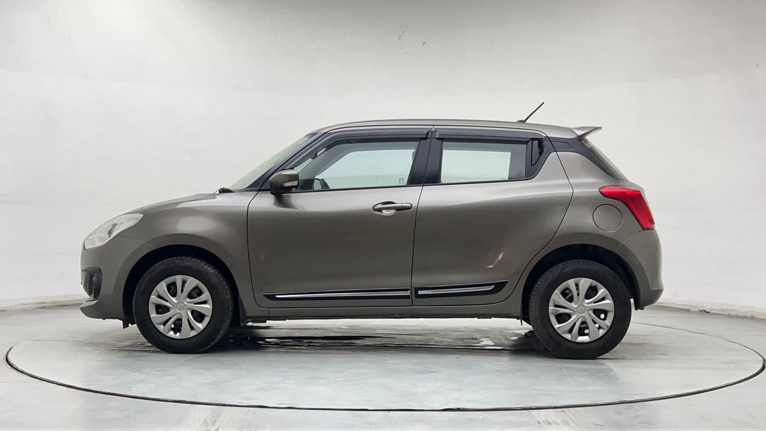 Used 2018 Maruti Suzuki Swift VXi Petrol Manual exterior LEFT SIDE VIEW