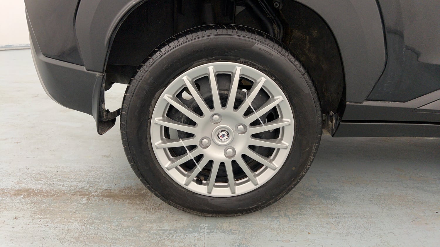 Used 2024 Nissan Magnite XL Petrol Manual tyres RIGHT REAR TYRE RIM VIEW