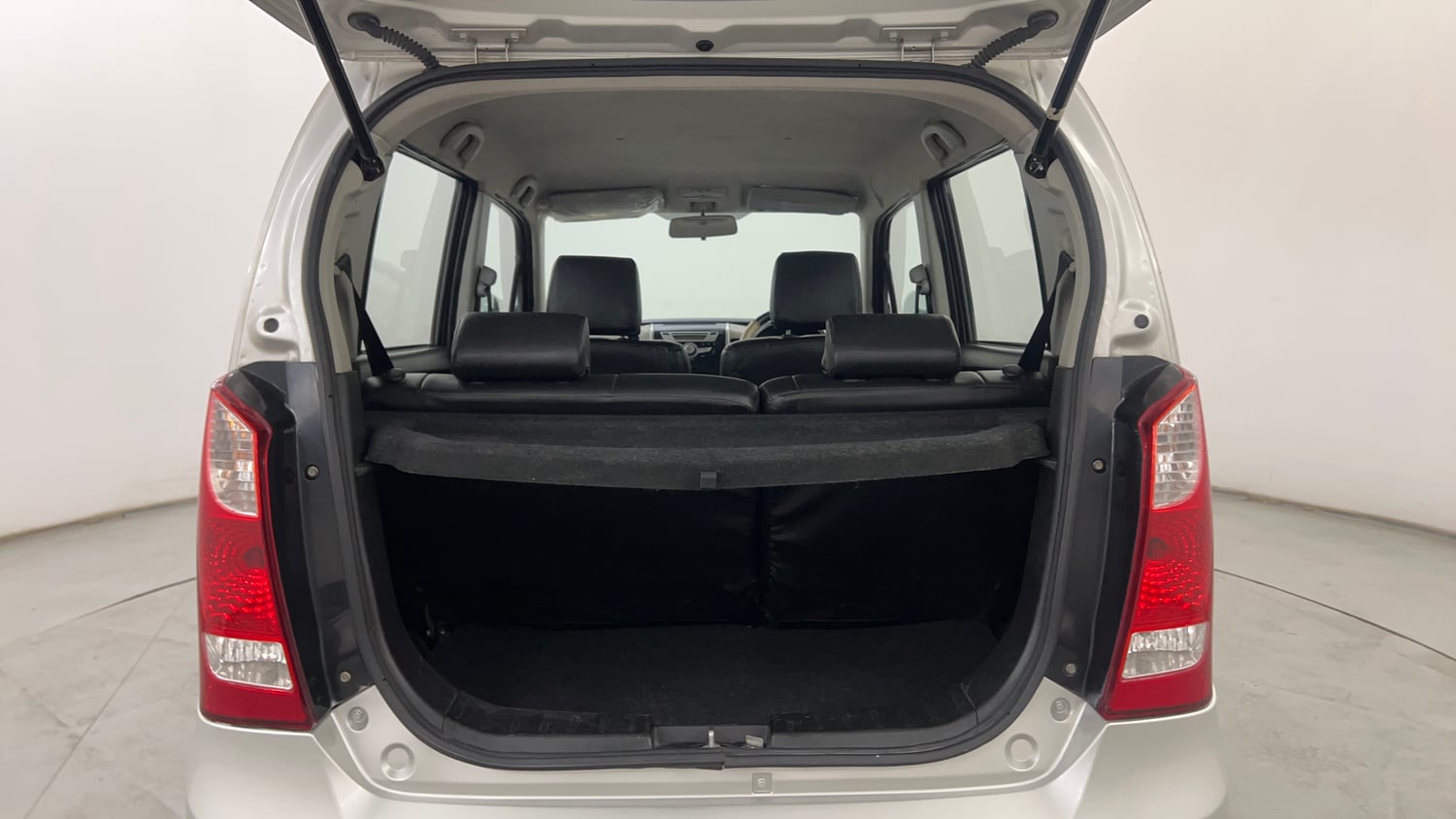 Used 2016 Maruti Suzuki Wagon R VXI Petrol Manual interior DICKY INSIDE VIEW