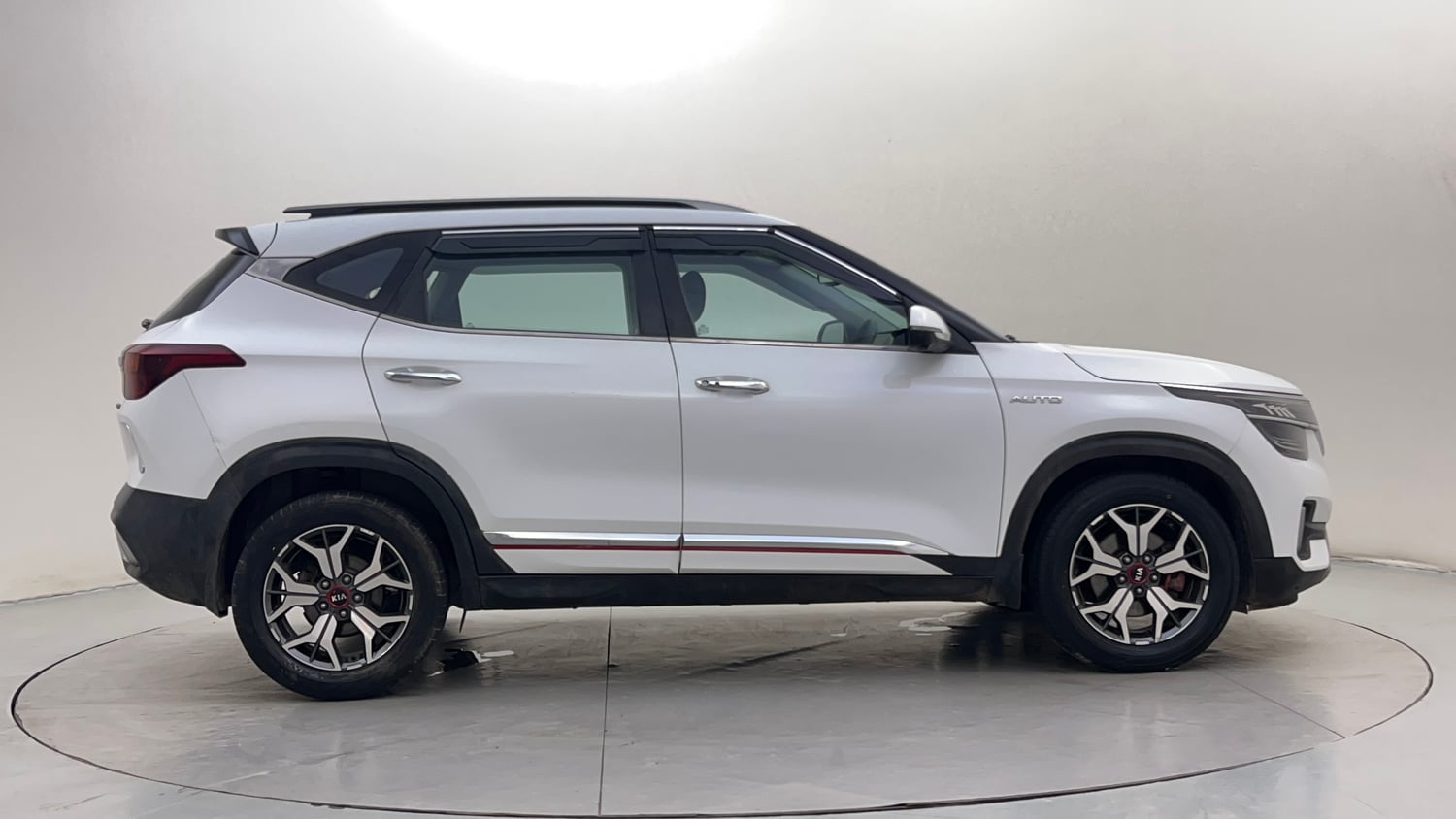 Used 2021 Kia Seltos GTX Plus AT 1.5 Diesel Diesel Automatic exterior RIGHT SIDE VIEW