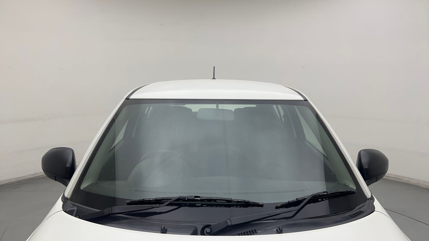 Used 2015 Maruti Suzuki Swift LXi Petrol Manual exterior FRONT WINDSHIELD VIEW