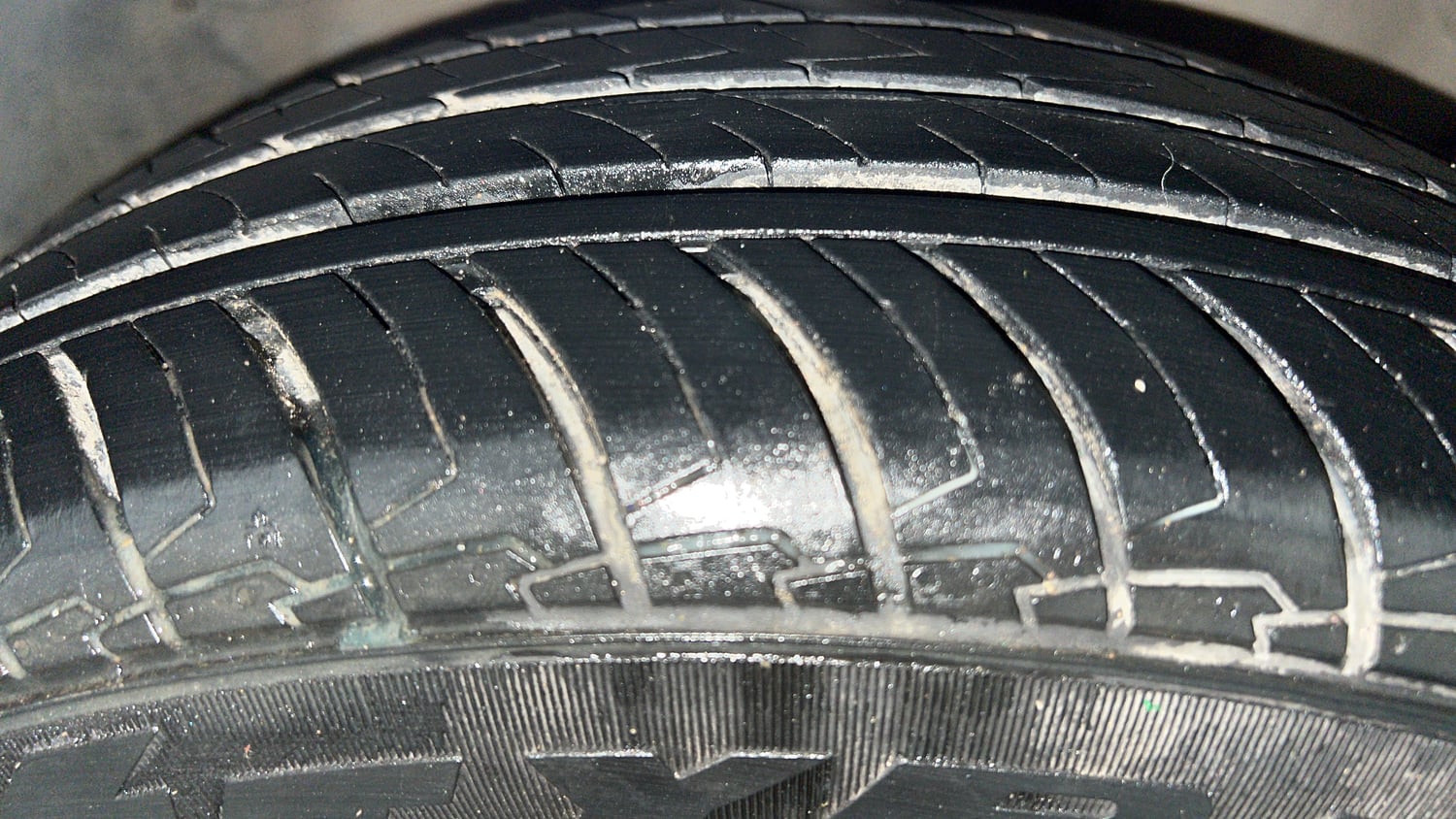Used 2017 Honda City V CVT Petrol Petrol Automatic tyres RIGHT FRONT TYRE TREAD VIEW