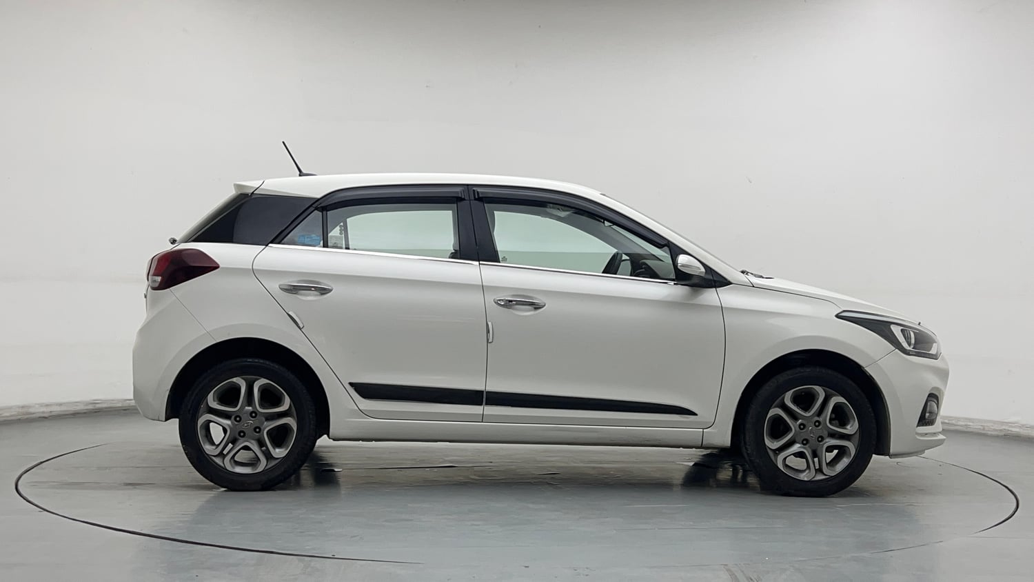 Used 2018 Hyundai Elite i20 Asta 1.2 (O) Petrol Manual exterior RIGHT SIDE VIEW