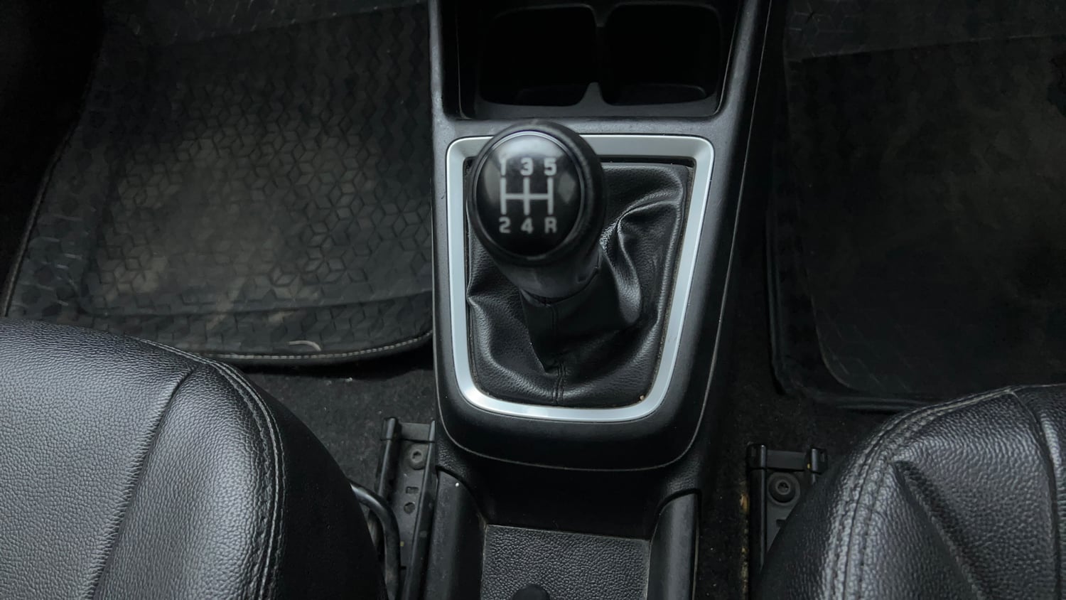 Used 2018 Maruti Suzuki Swift LXI CNG (Outside Fitted) Cng Manual interior GEAR  KNOB VIEW