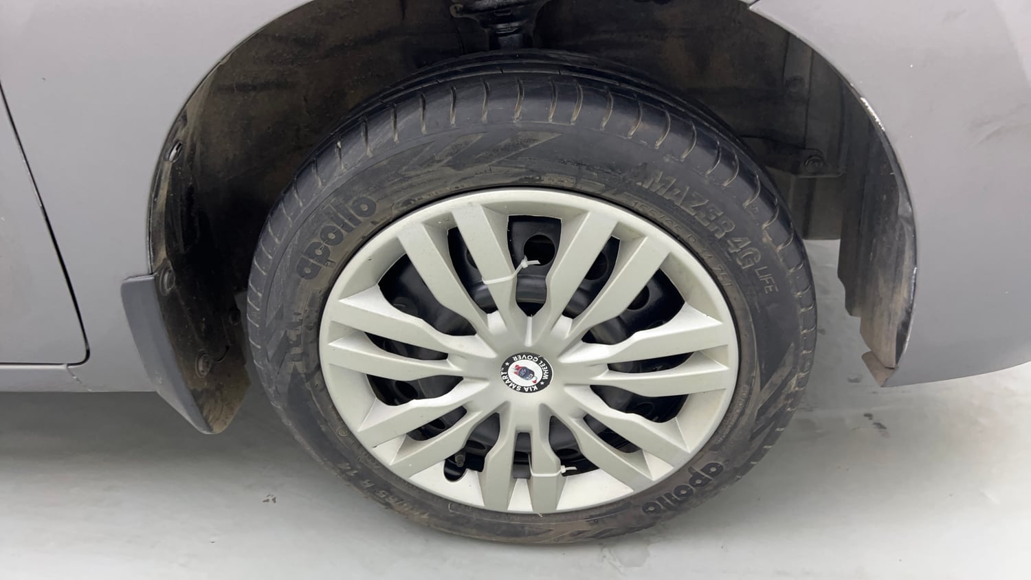Used 2014 Maruti Suzuki Wagon R VXI Petrol Manual tyres RIGHT FRONT TYRE RIM VIEW