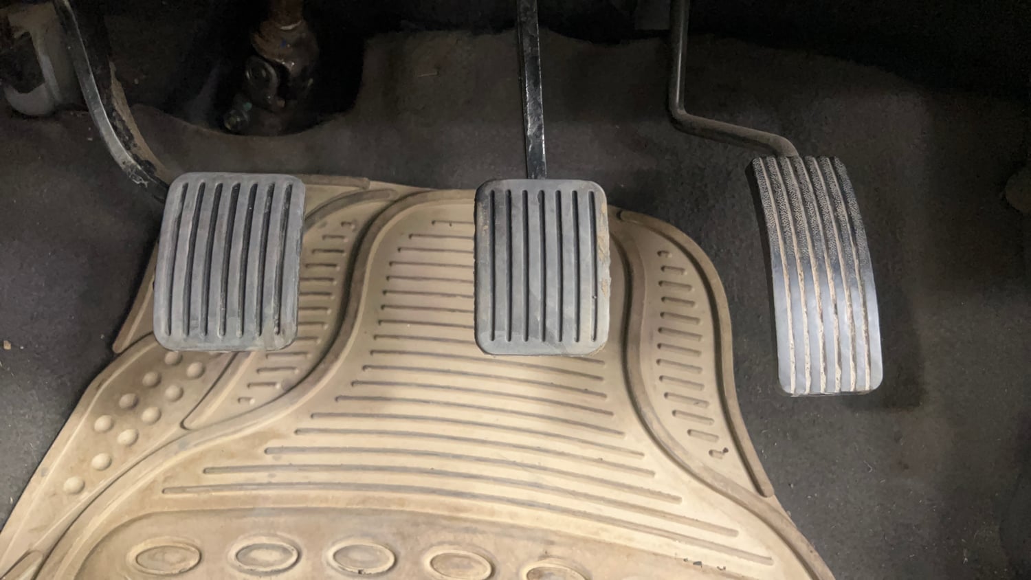 Used 2013 Hyundai i10 Magna 1.2 CNG (Outside Fitted) Cng Manual interior PEDALS VIEW