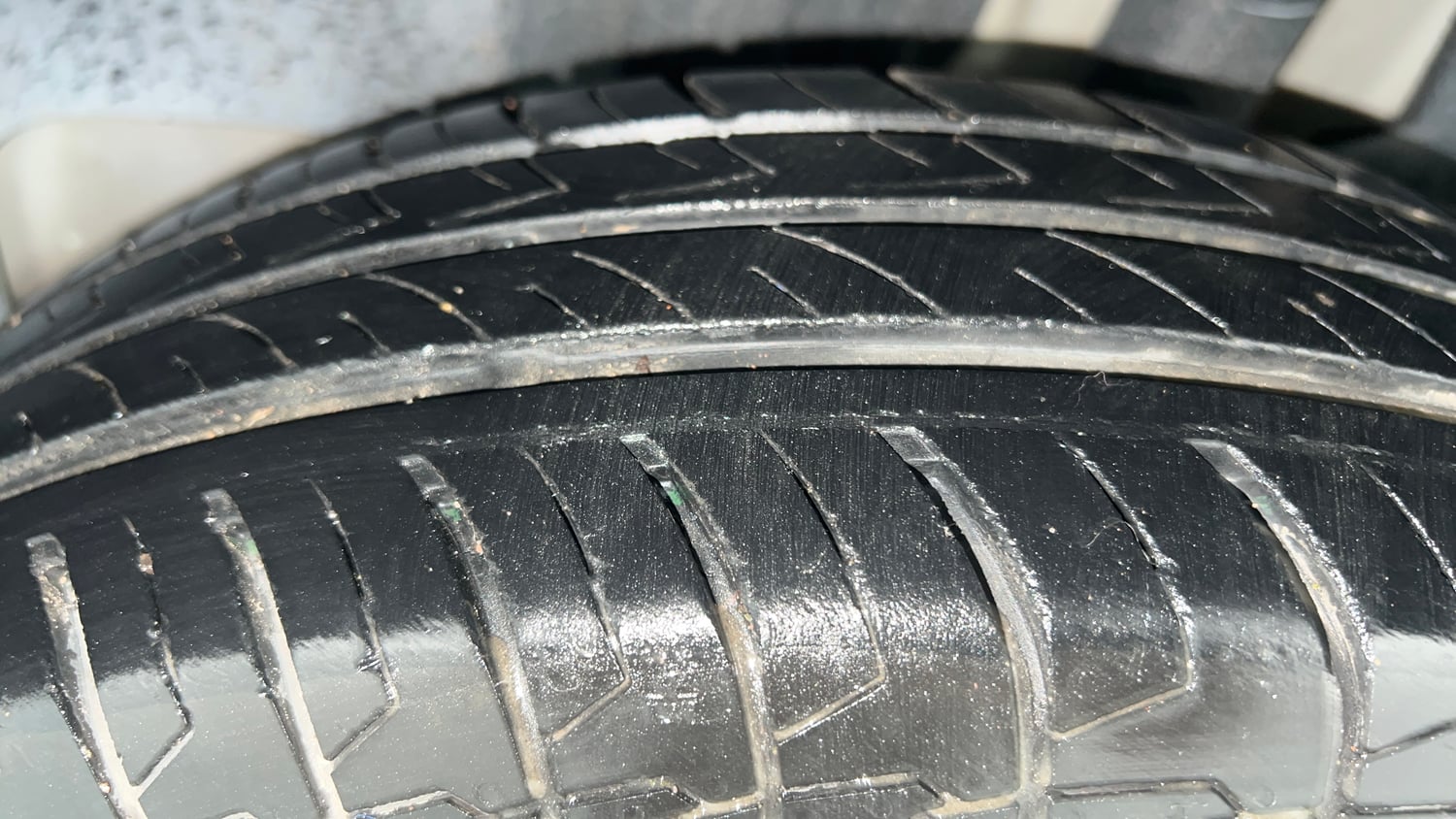 Used 2023 Maruti Suzuki Swift VXi Petrol Manual tyres LEFT REAR TYRE TREAD VIEW