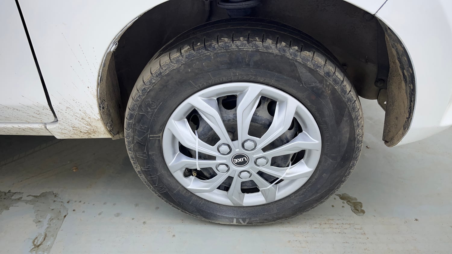 Used 2015 Maruti Suzuki Alto 800 Lxi Petrol Manual tyres RIGHT FRONT TYRE RIM VIEW