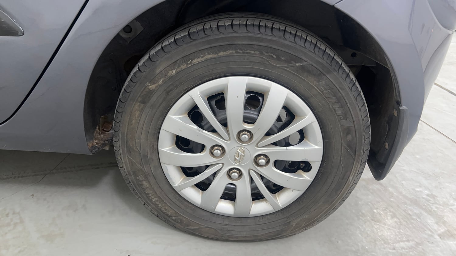 Used 2013 Hyundai i10 Magna 1.2 CNG (Outside Fitted) Cng Manual tyres LEFT REAR TYRE RIM VIEW