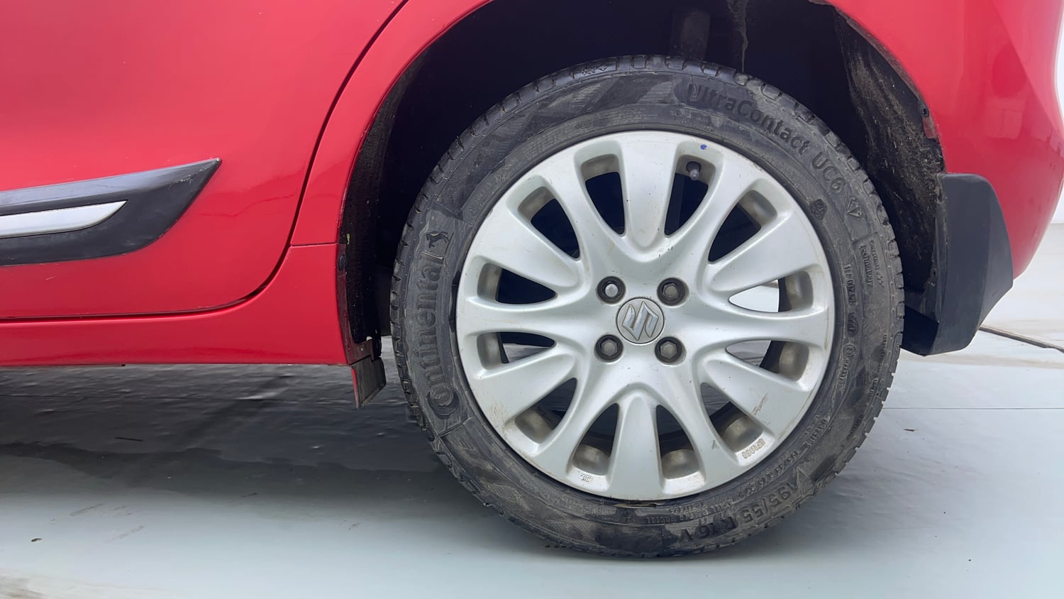 Used 2016 Maruti Suzuki Baleno Alpha 1.2 Petrol Manual tyres LEFT REAR TYRE RIM VIEW