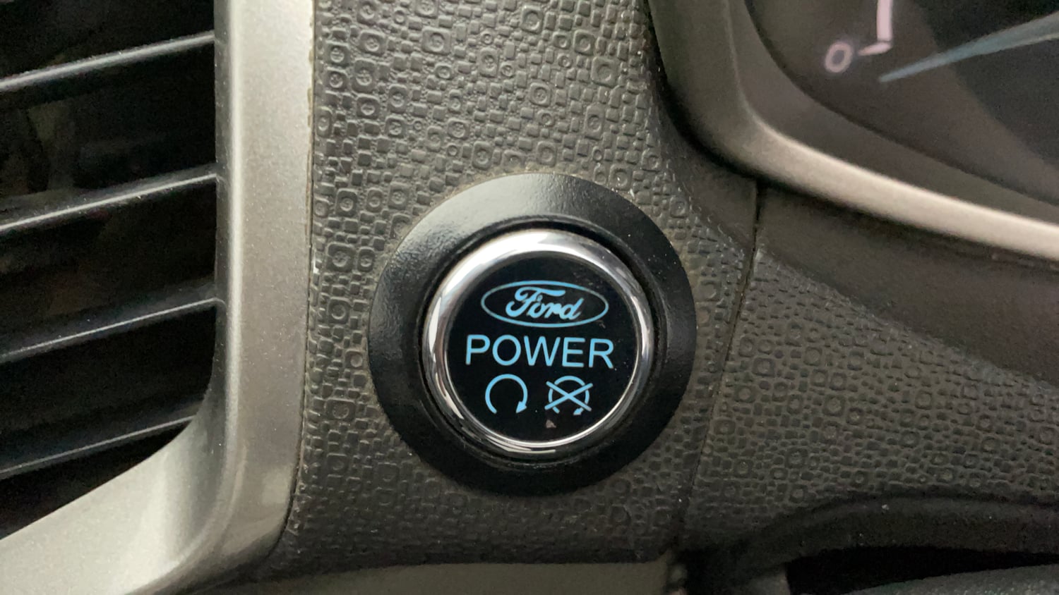 Used 2017 Ford EcoSport Titanium 1.5L TDCi Diesel Manual top_features Keyless start