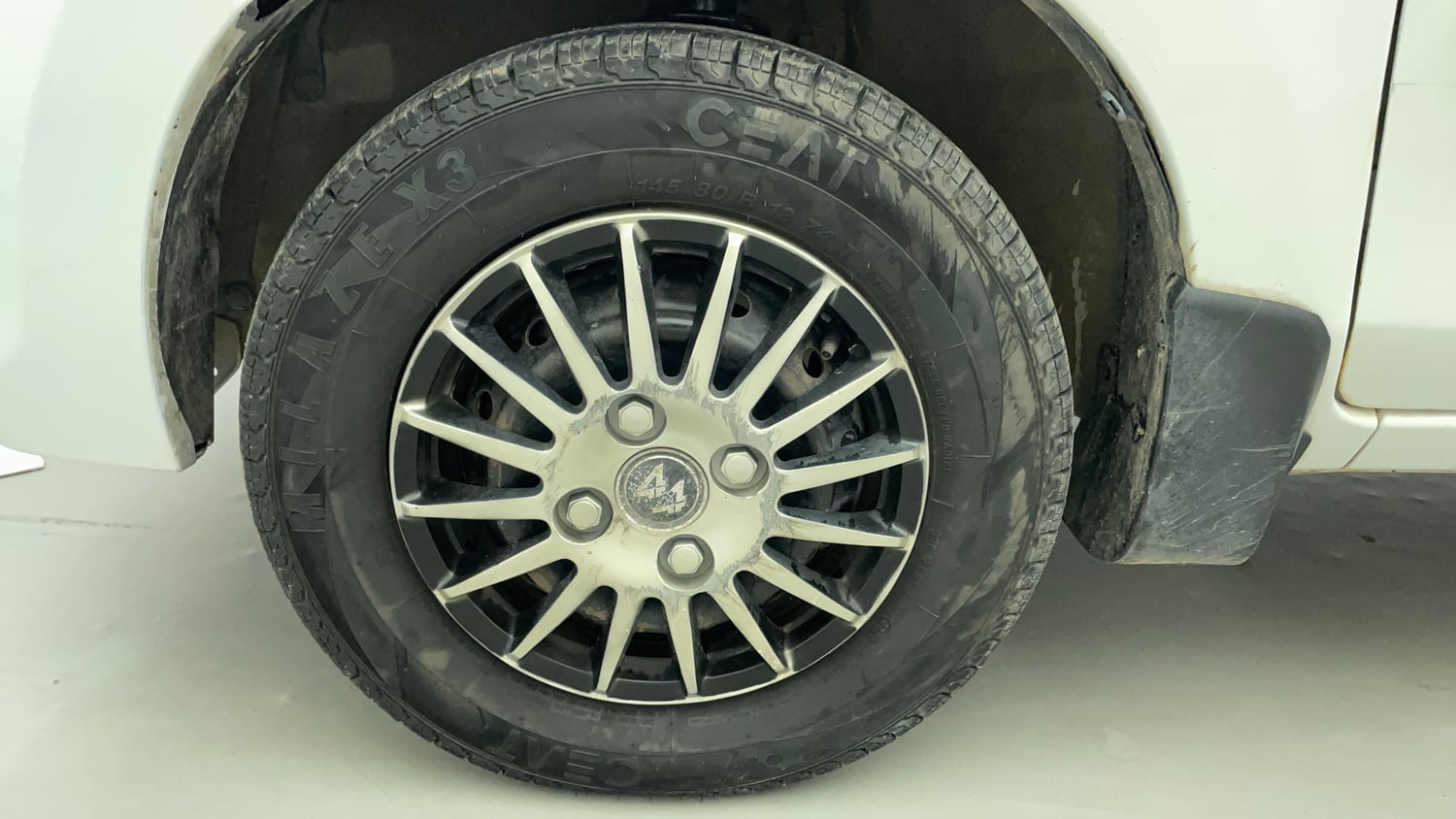 Used 2018 Maruti Suzuki Alto 800 VXi Petrol Manual tyres LEFT FRONT TYRE RIM VIEW