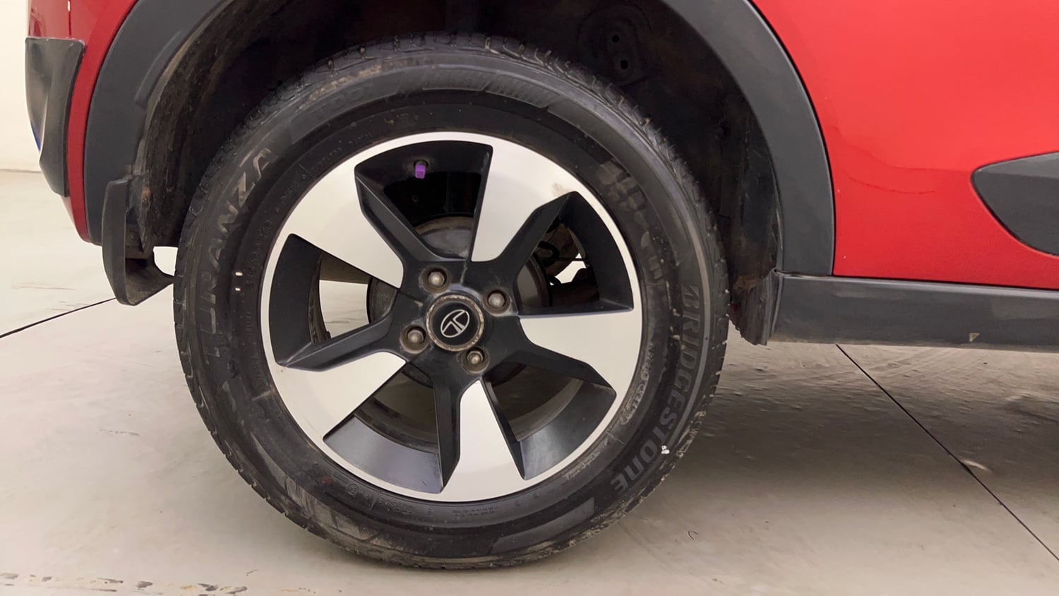Used 2019 Tata Nexon XZA Plus Petrol Dual Tone Petrol Automatic tyres RIGHT REAR TYRE RIM VIEW