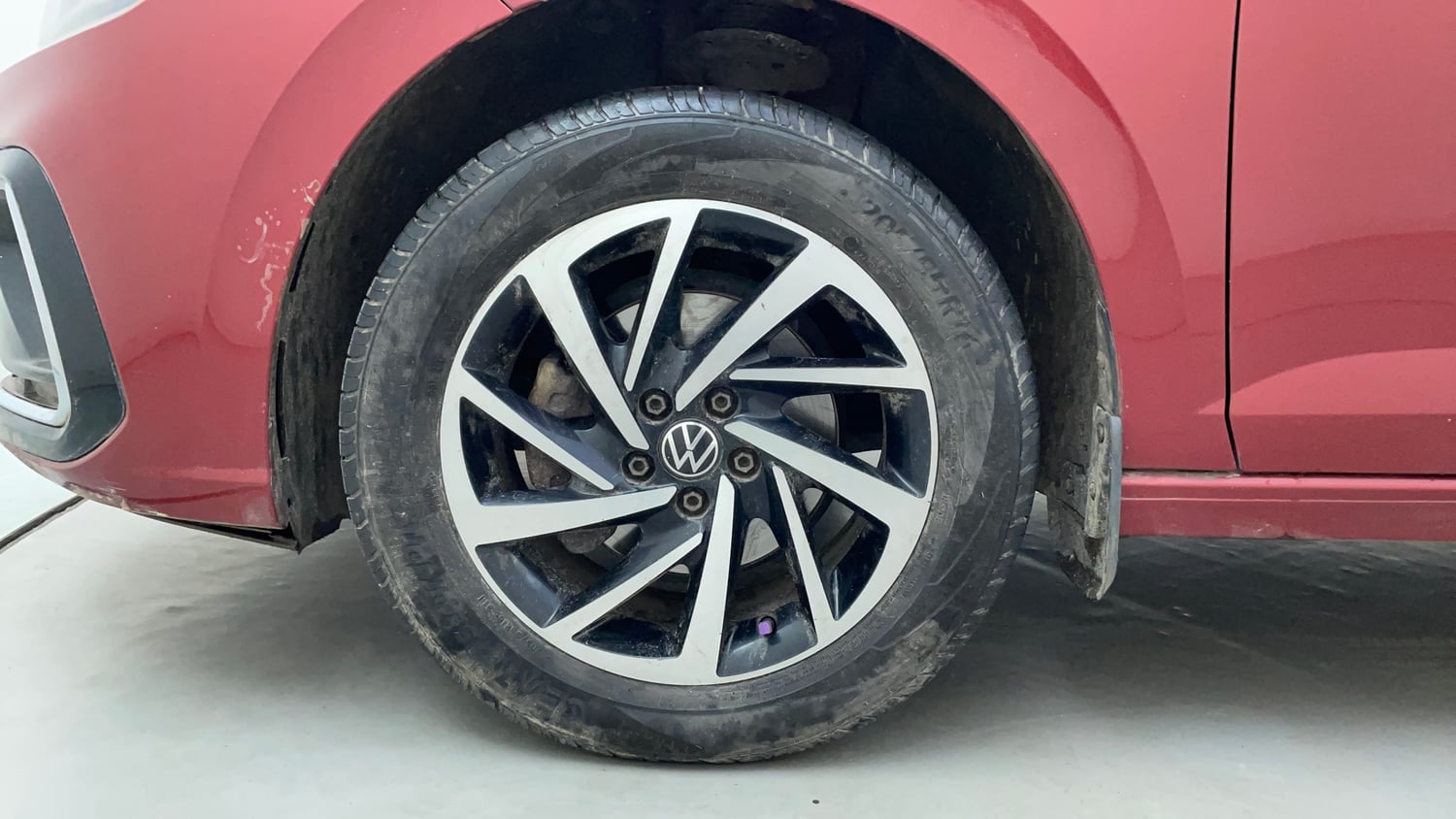 Used 2022 Volkswagen Virtus Topline 1.0 TSI MT Petrol Manual tyres LEFT FRONT TYRE RIM VIEW