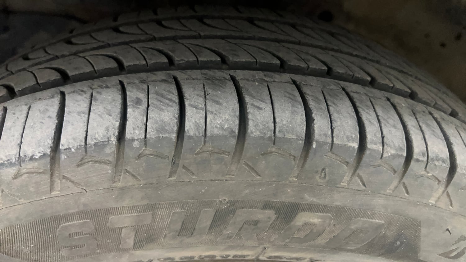 Used 2014 Honda City SV Petrol Manual tyres LEFT FRONT TYRE TREAD VIEW