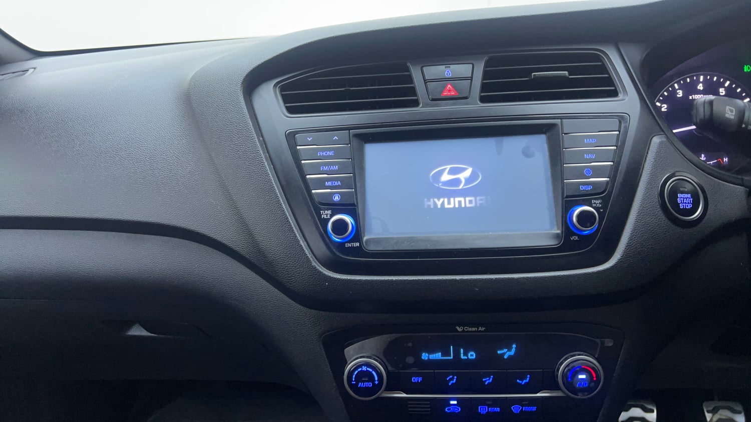 Used 2016 Hyundai i20 Active 1.2 SX Petrol Manual interior MUSIC SYSTEM & AC CONTROL VIEW