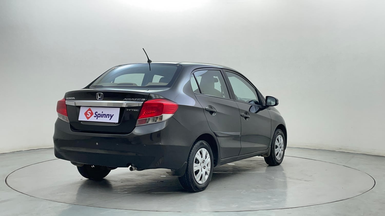 Used 2015 Honda Amaze 1.2 SX i-VTEC Petrol Manual exterior RIGHT REAR CORNER VIEW