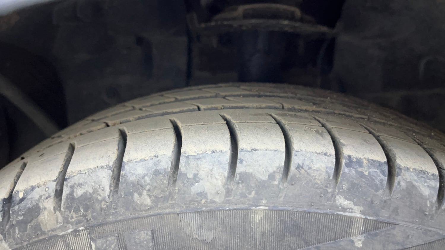 Used 2016 Ford Figo Aspire Titanium 1.2 Ti-VCT Petrol Manual tyres LEFT FRONT TYRE TREAD VIEW