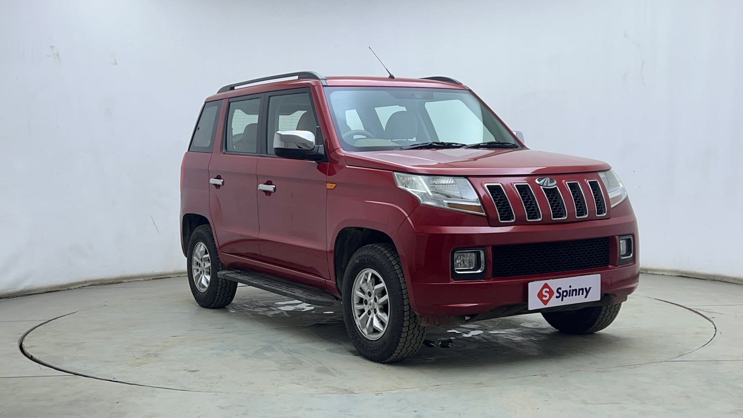 Used 2017 Mahindra TUV300 T8 mHAWK100 Diesel Manual exterior RIGHT FRONT CORNER VIEW