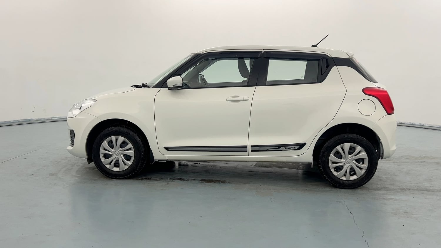 Used 2023 Maruti Suzuki Swift VXi Petrol Manual exterior LEFT SIDE VIEW