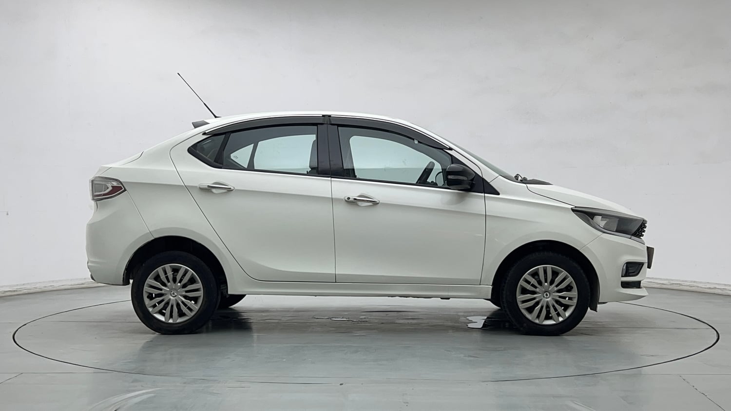 Used 2022 Tata Tigor XZ CNG Cng Manual exterior RIGHT SIDE VIEW