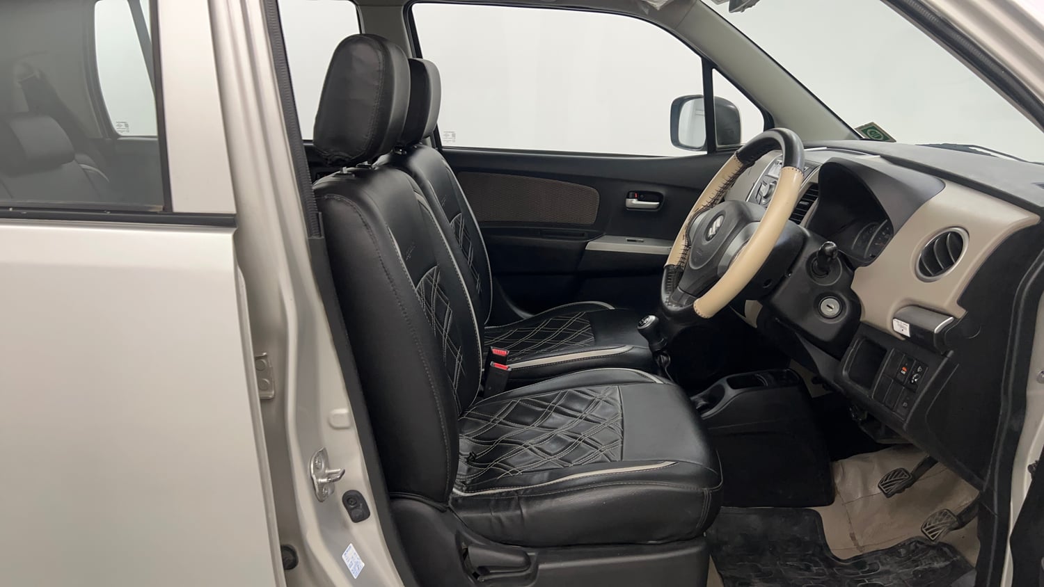 Used 2016 Maruti Suzuki Wagon R VXI Petrol Manual interior RIGHT SIDE FRONT DOOR CABIN VIEW