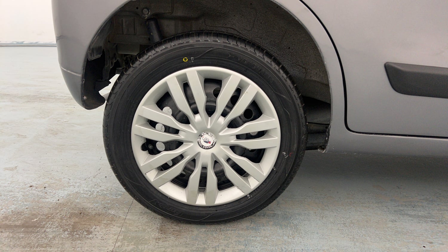 Used 2017 Maruti Suzuki Wagon R VXI Petrol Manual tyres RIGHT REAR TYRE RIM VIEW