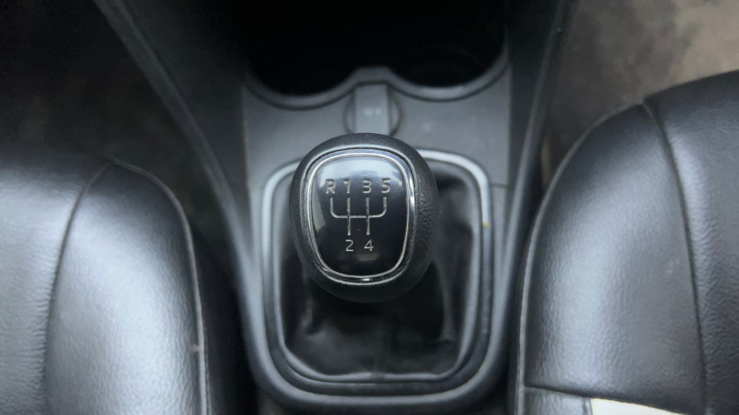 Used 2020 Skoda Rapid Active 1.6 MPI Petrol Manual interior GEAR  KNOB VIEW