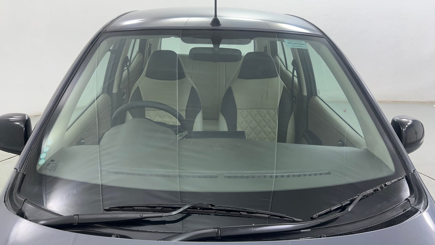 Used 2013 Hyundai i10 Magna 1.2 CNG (Outside Fitted) Cng Manual exterior FRONT WINDSHIELD VIEW