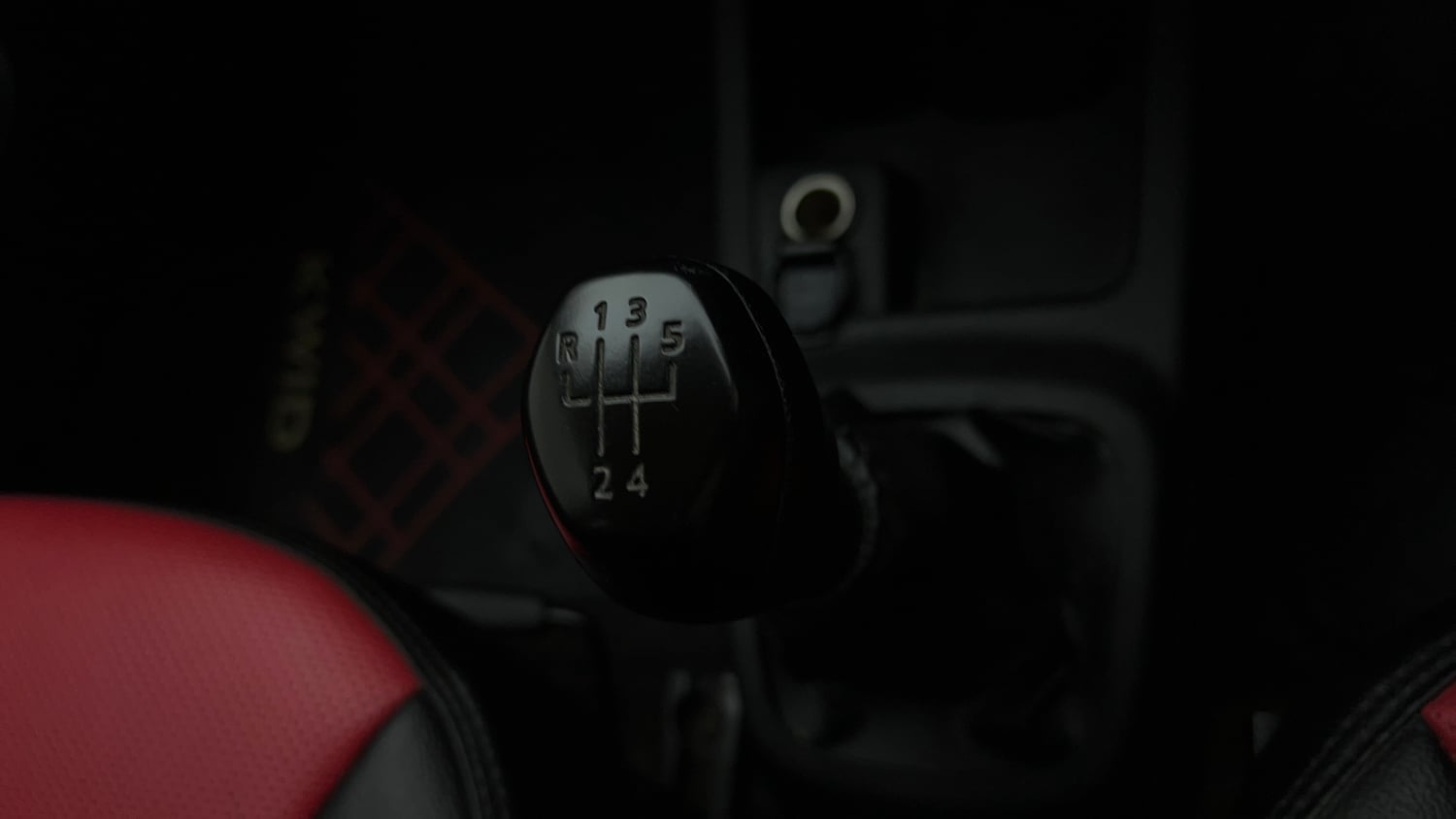 Used 2018 Renault Kwid 1.0 RXL CNG (Outside Fitted) Cng Manual interior GEAR  KNOB VIEW