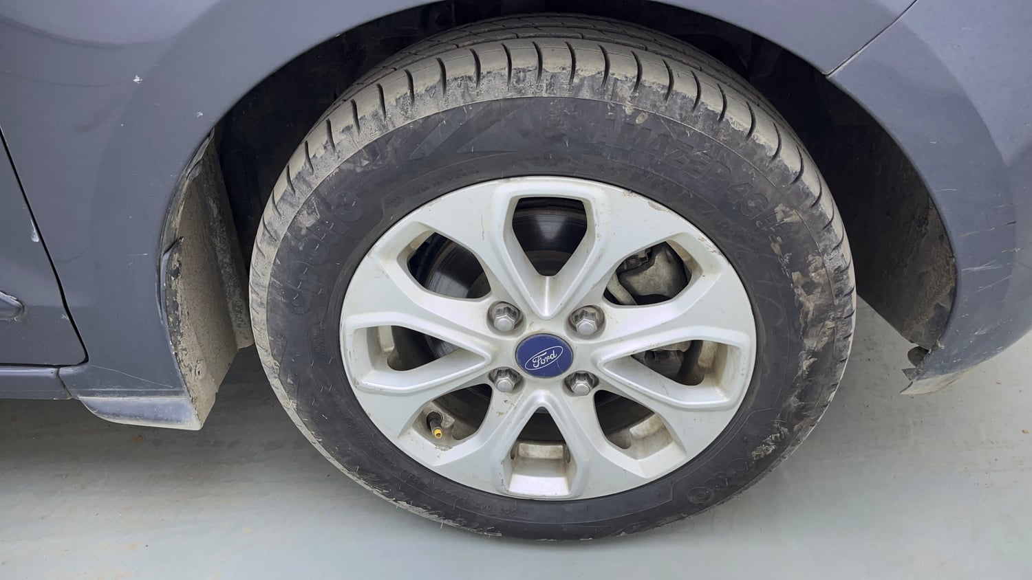 Used 2016 Ford Figo Aspire Titanium 1.2 Ti-VCT Petrol Manual tyres RIGHT FRONT TYRE RIM VIEW