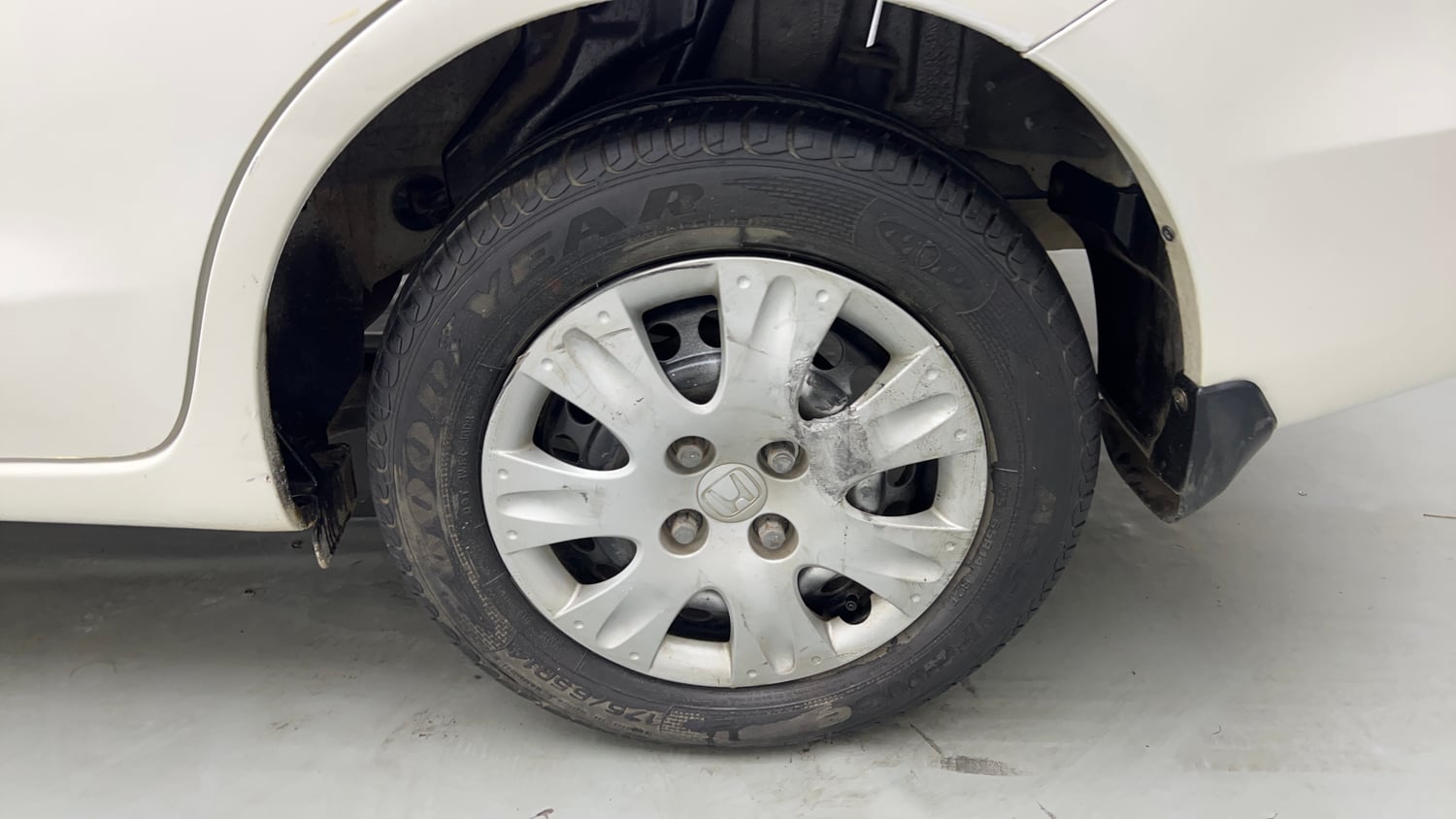 Used 2014 Honda Amaze 1.2 S i-VTEC Petrol Manual tyres LEFT REAR TYRE RIM VIEW
