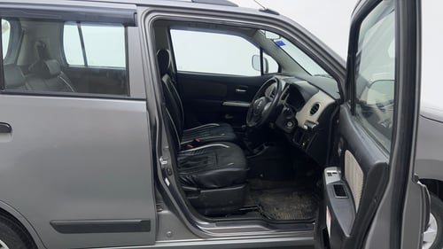 Used 2014 Maruti Suzuki Wagon R LXI CNG Cng Manual interior RIGHT SIDE FRONT DOOR CABIN VIEW