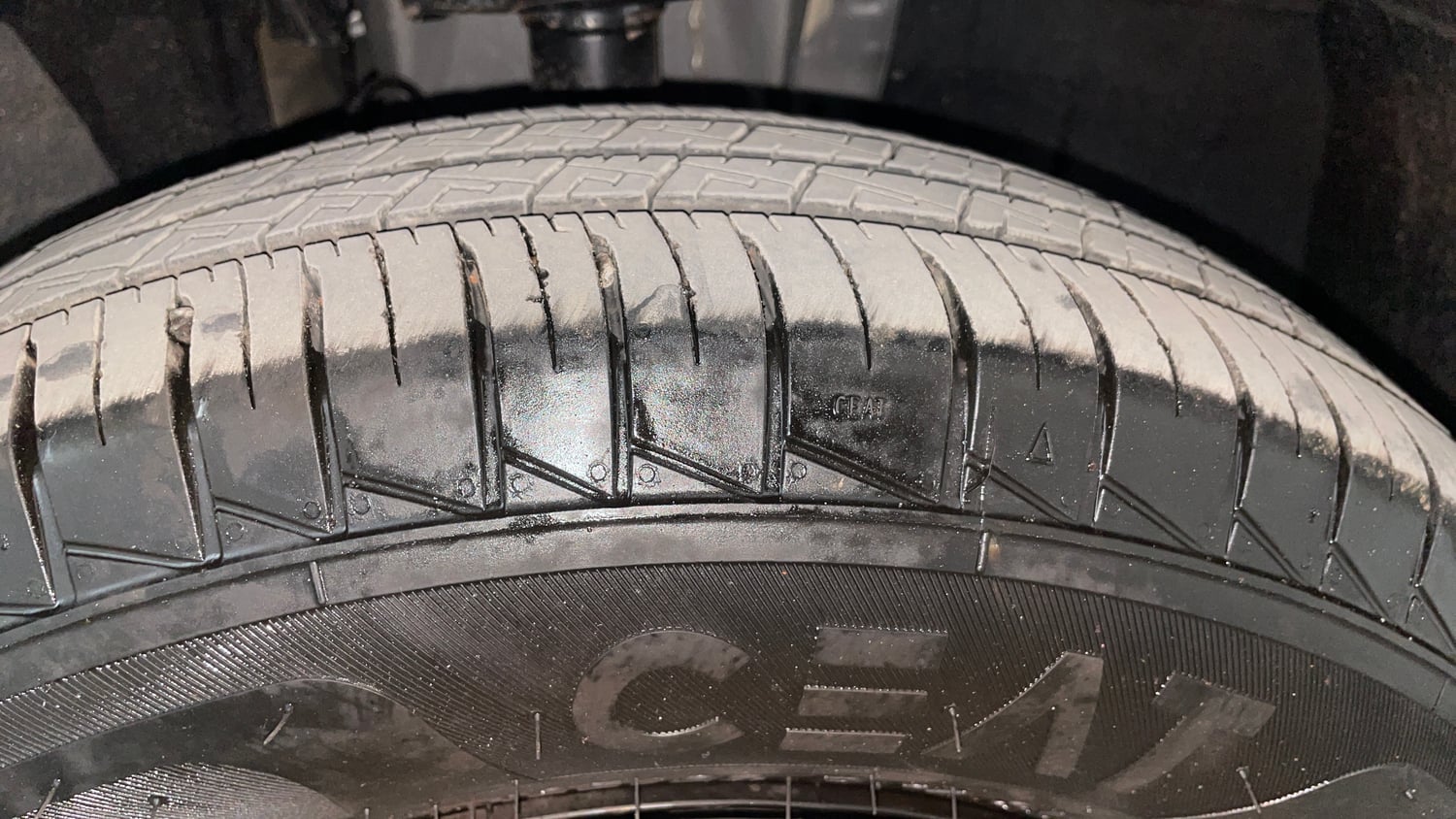 Used 2026 Renault Triber Evolution Petrol Manual tyres RIGHT FRONT TYRE TREAD VIEW