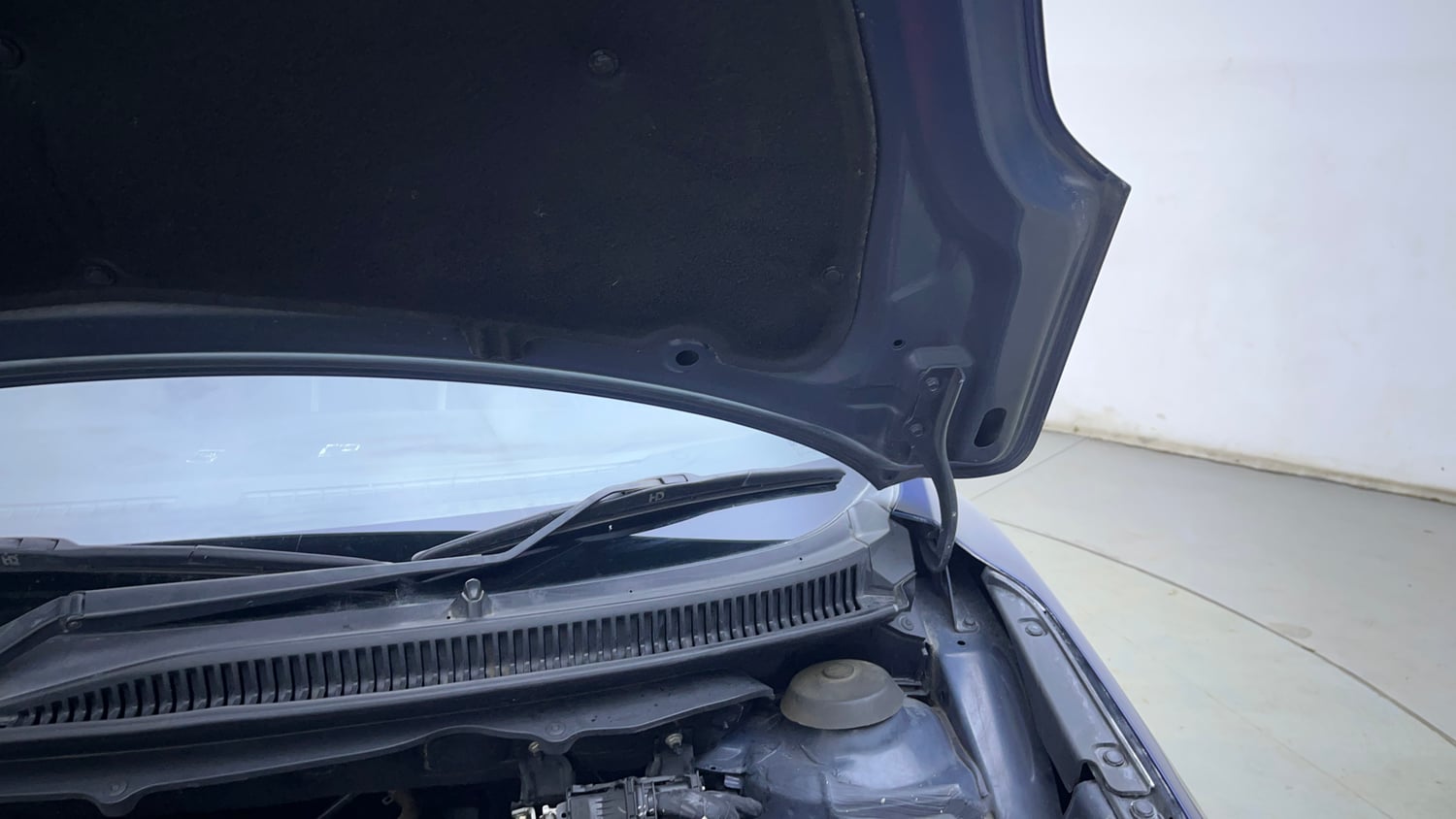 Used 2020 Maruti Suzuki Baleno Zeta Petrol Manual engine ENGINE LEFT SIDE HINGE & APRON VIEW