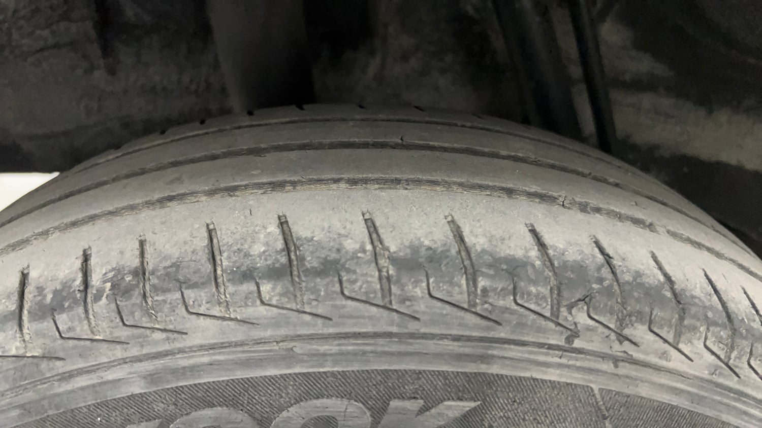Used 2015 Renault Kwid RXT Petrol Manual tyres RIGHT REAR TYRE TREAD VIEW