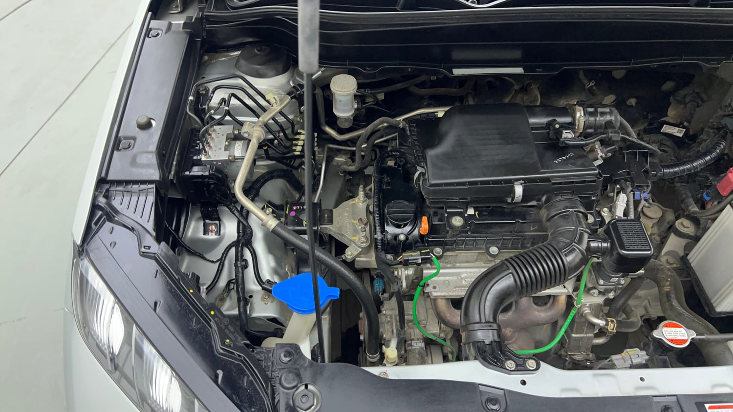 Used 2024 Maruti Suzuki Grand Vitara Delta Smart Hybrid Petrol Manual engine ENGINE RIGHT SIDE VIEW